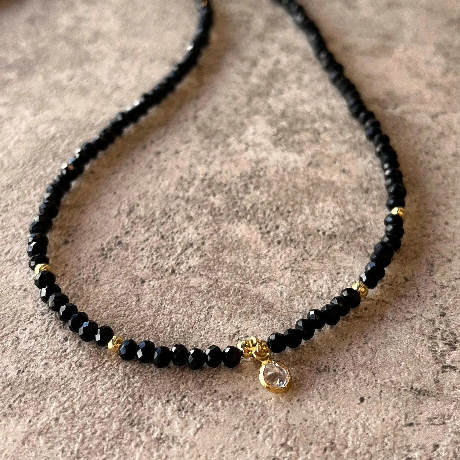 Collar Holi Negro