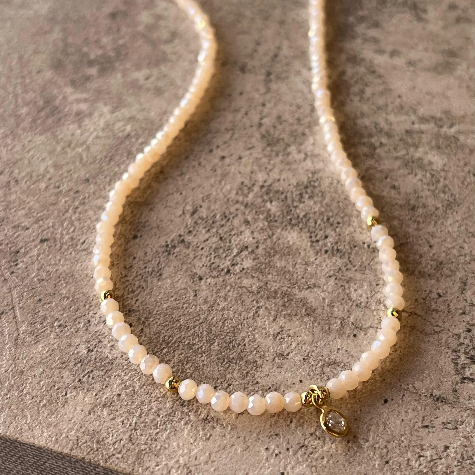 Collar Holi Nude